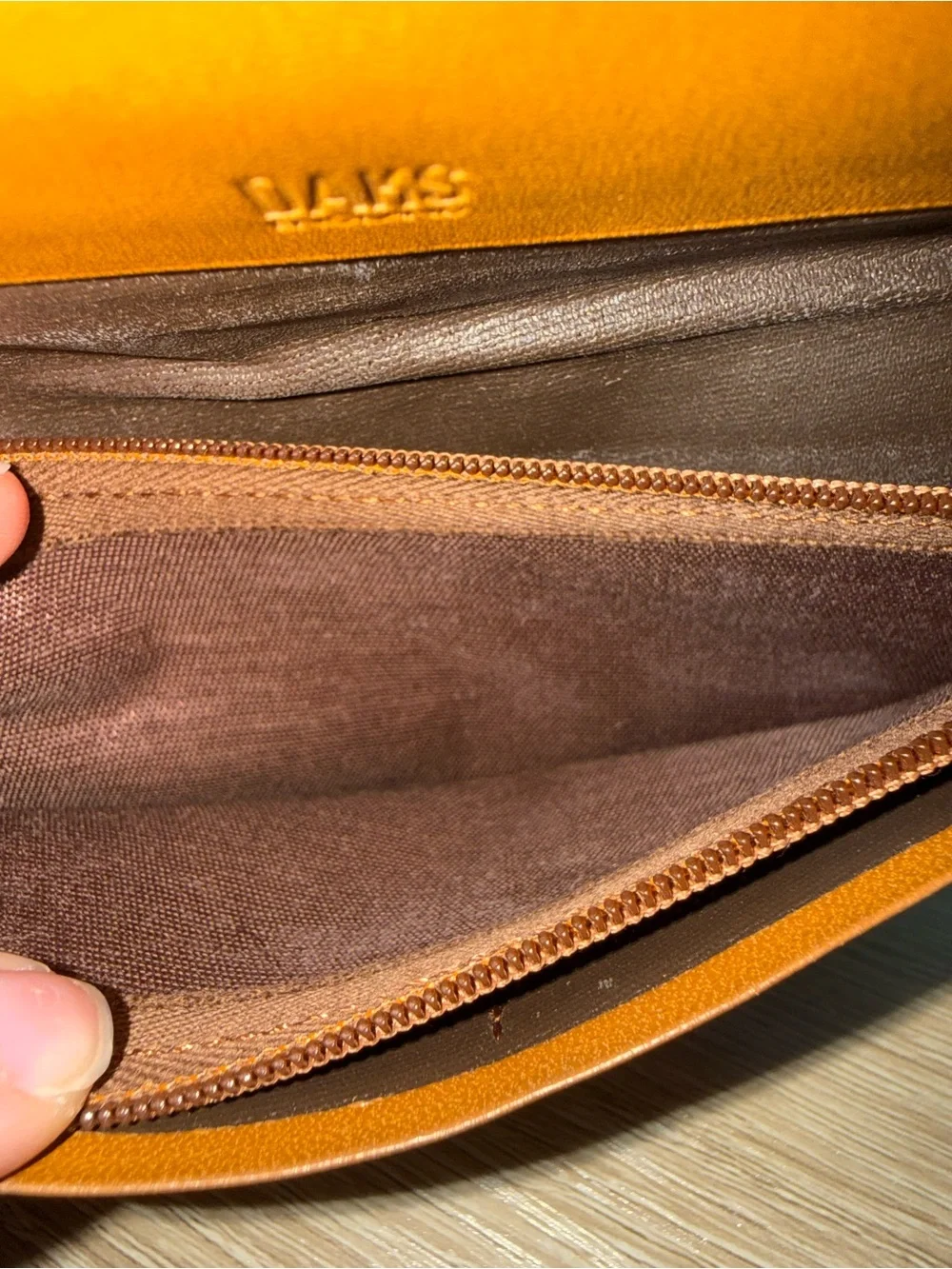 daks England Plaid Pattern checkbook Wallet with Tan Trim